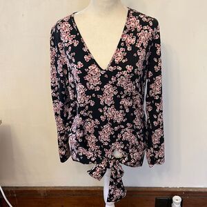 Banana Republic long sleeve V neck black floral blouse Size M EUC